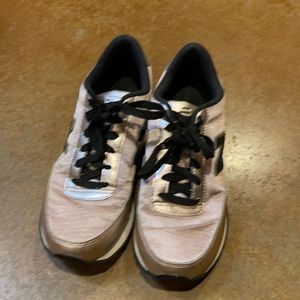 Women’s New Balance 501